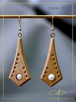 Cercei din lemn de nuc si perle naturale