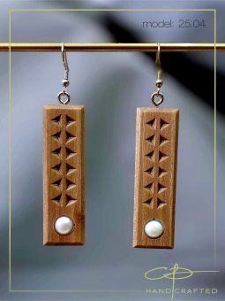 Cercei din lemn de nuc si perle naturale