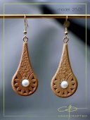 Cercei din lemn de nuc si perle naturale