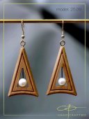 Cercei din lemn de nuc si perle naturale