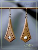 Cercei din lemn de nuc si perle naturale