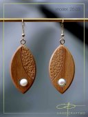 Cercei din lemn de nuc si perle naturale