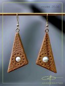 Cercei din lemn de nuc si perle naturale